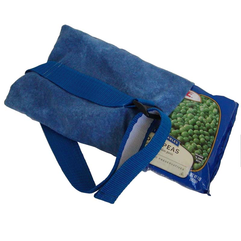Maine Warmer Ice Pack for the knee hand a strap to keep it in place and is holding a bag of frozen peas
